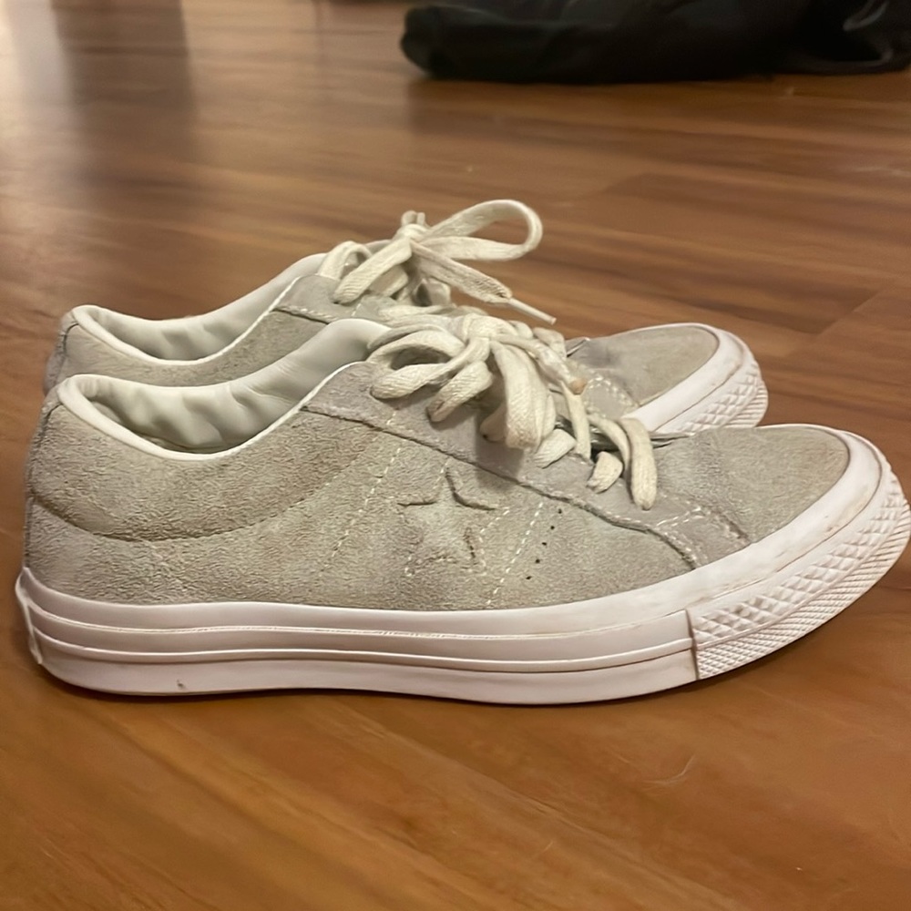 Converse Suede Women’s size 6 sneakers
